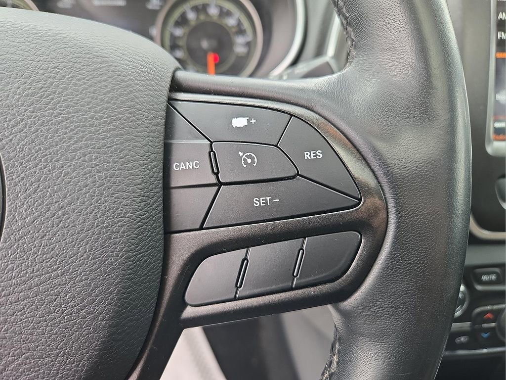 Used 2019 Jeep Cherokee Trailhawk AWD/4WD image 24