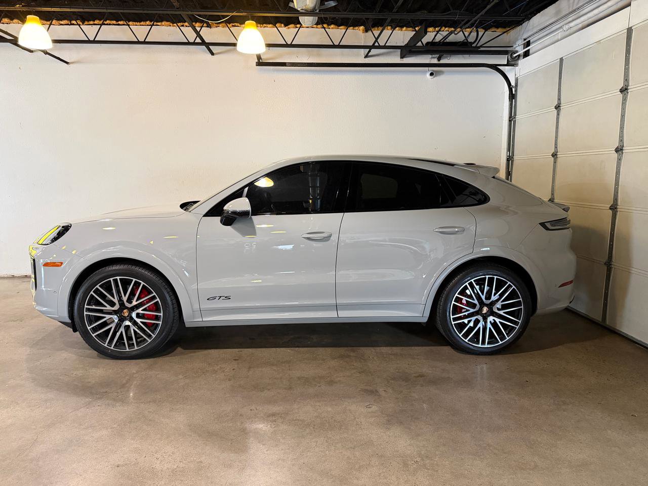 Used 2025 Porsche Cayenne GTS image 2