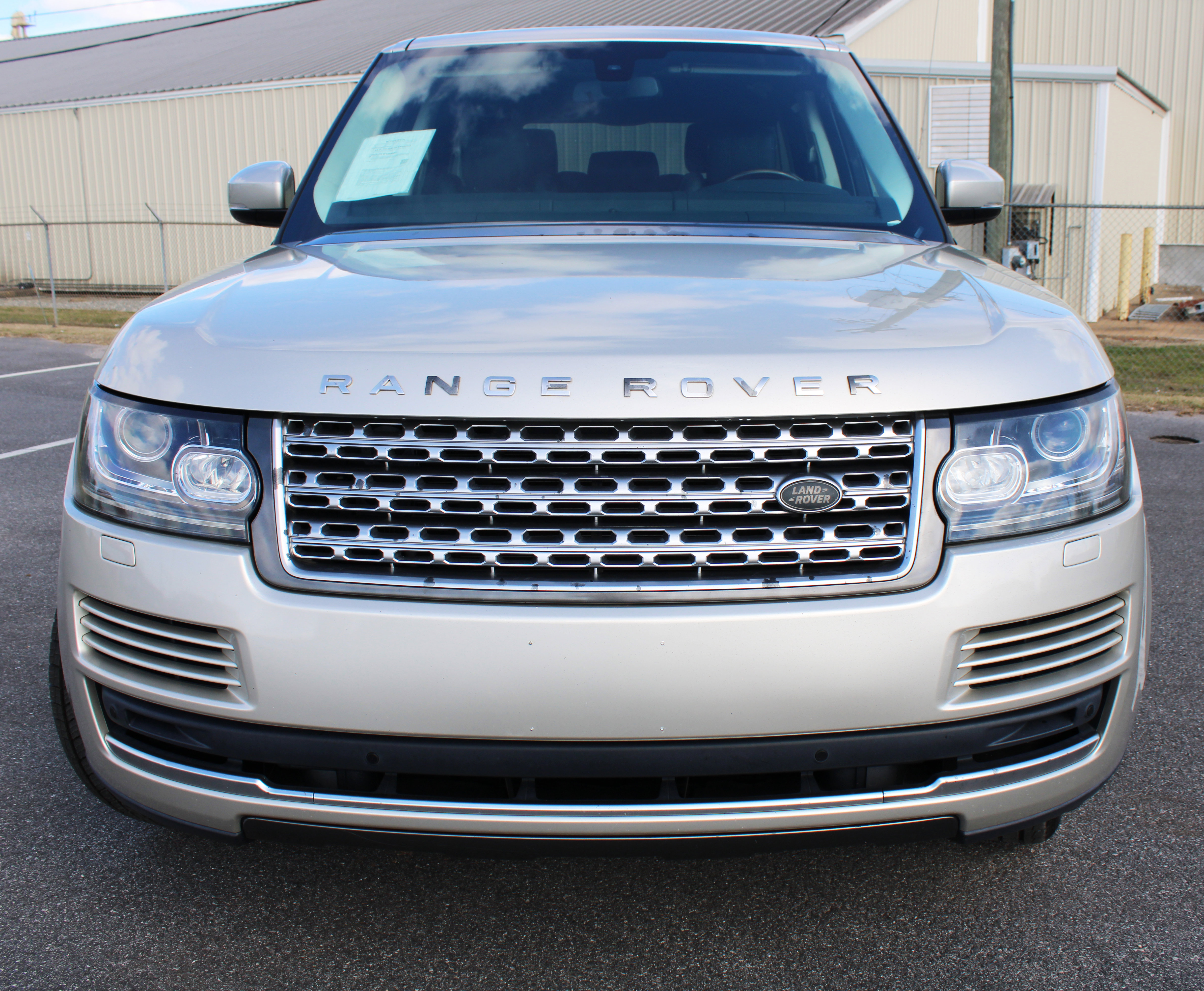 Used 2014 Land Rover Range Rover HSE image 11