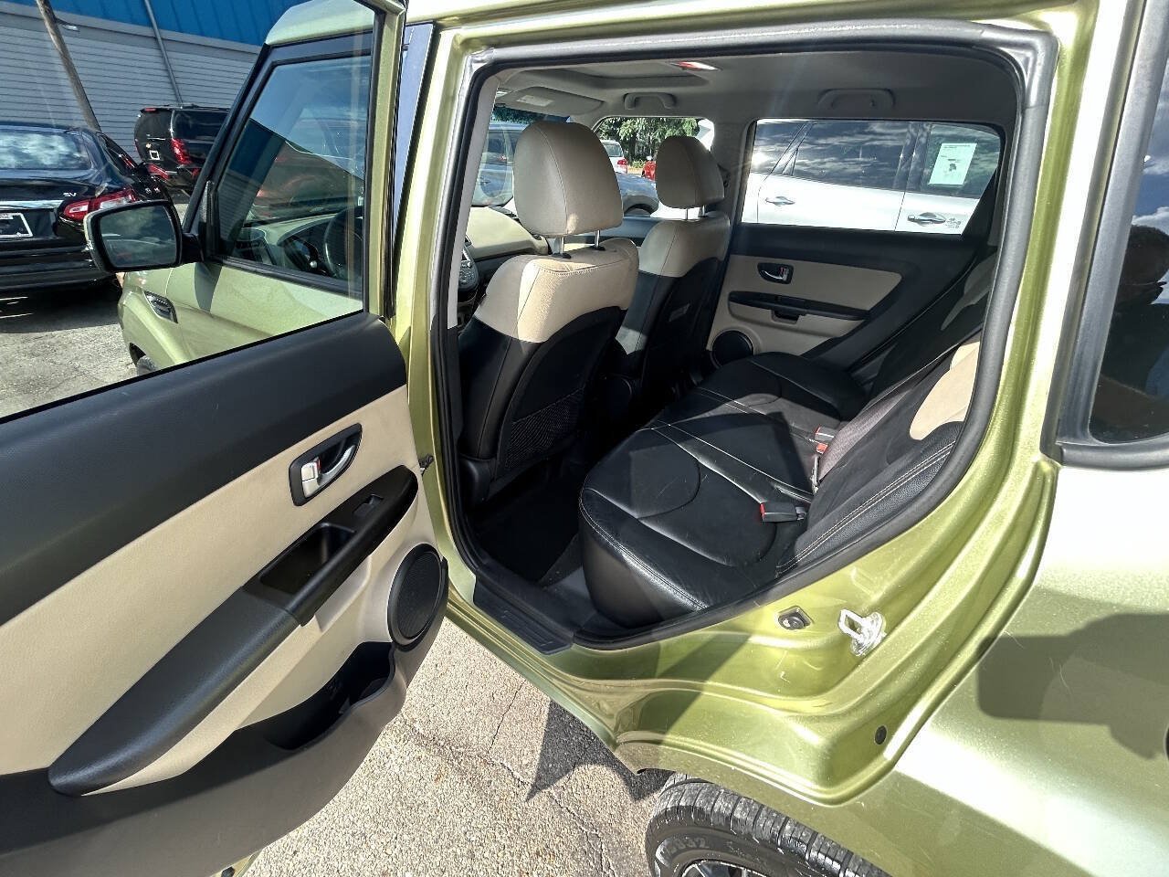Used 2012 Kia Soul ! w/ Premium Pkg FWD image 7