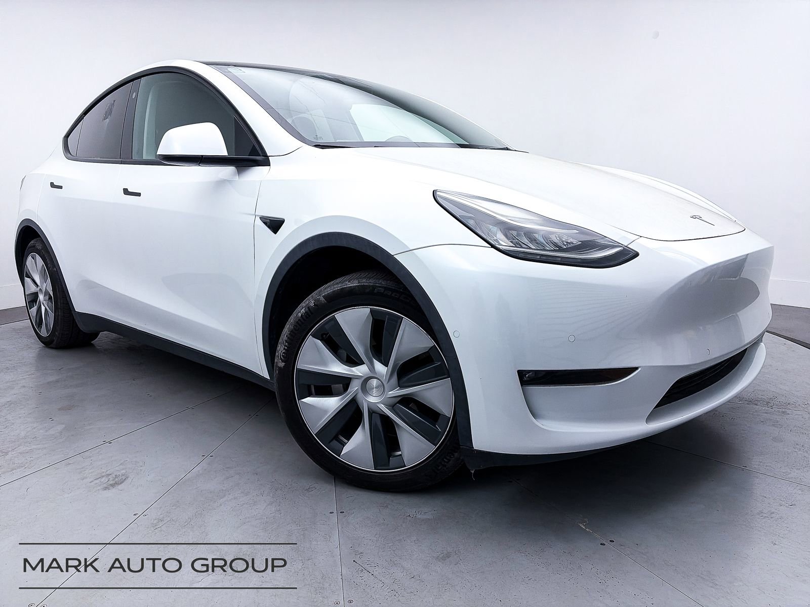 Used 2022 Tesla Model Y Long Range video 1