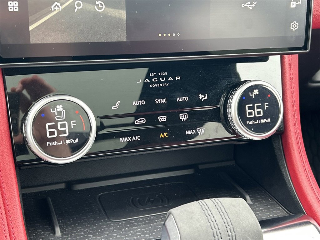 Used 2024 Jaguar F-PACE R-Dynamic S image 34