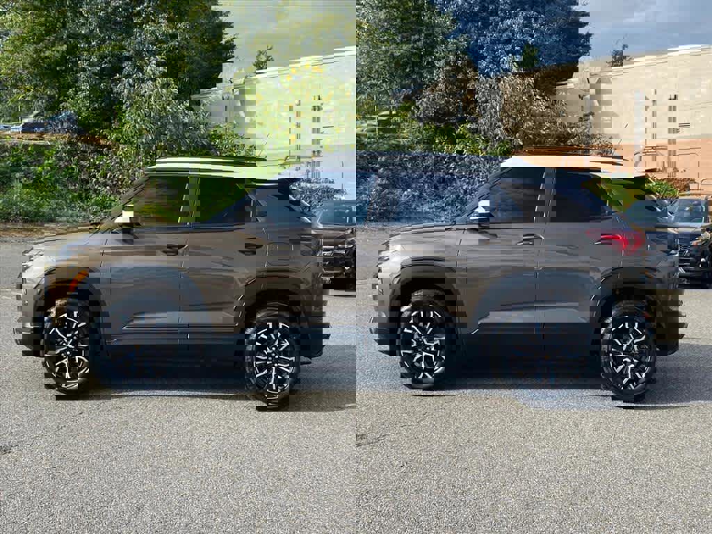 Used 2021 Chevrolet TrailBlazer ACTIV w/ Sun and Liftgate Package image 2