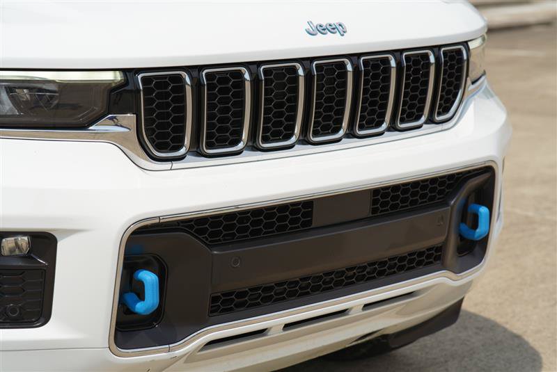 Used 2023 Jeep Grand Cherokee Overland AWD/4WD image 30
