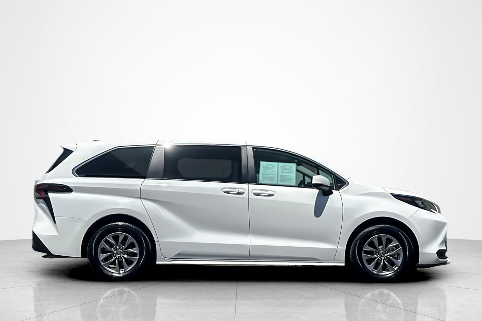 Certified 2024 Toyota Sienna LE FWD image 6