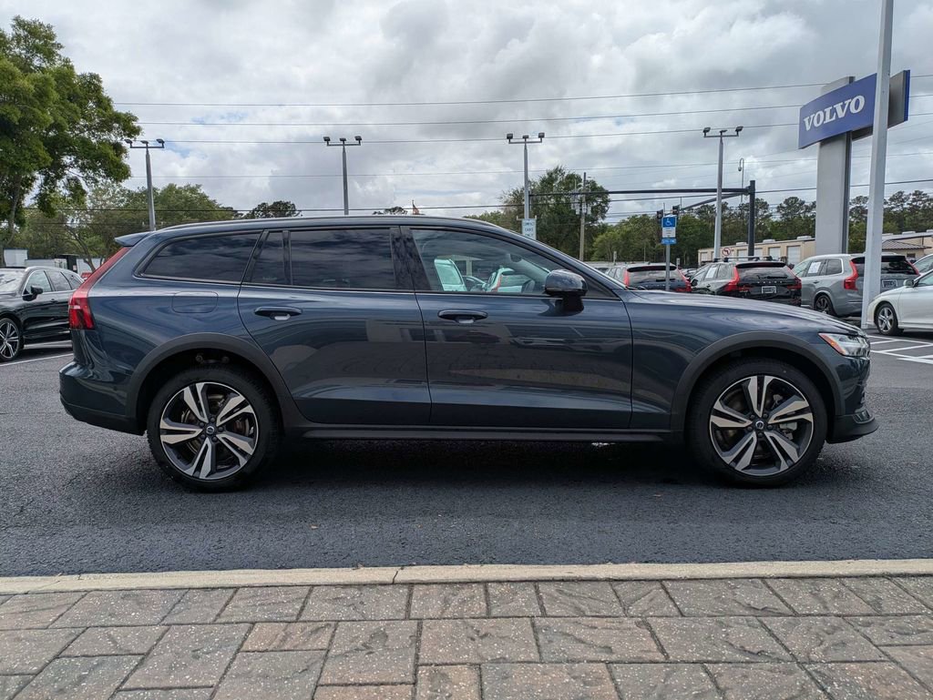 New 2026 Volvo V60 B5 Cross Country Plus w/ Protection Package Premier AWD/4WD image 7