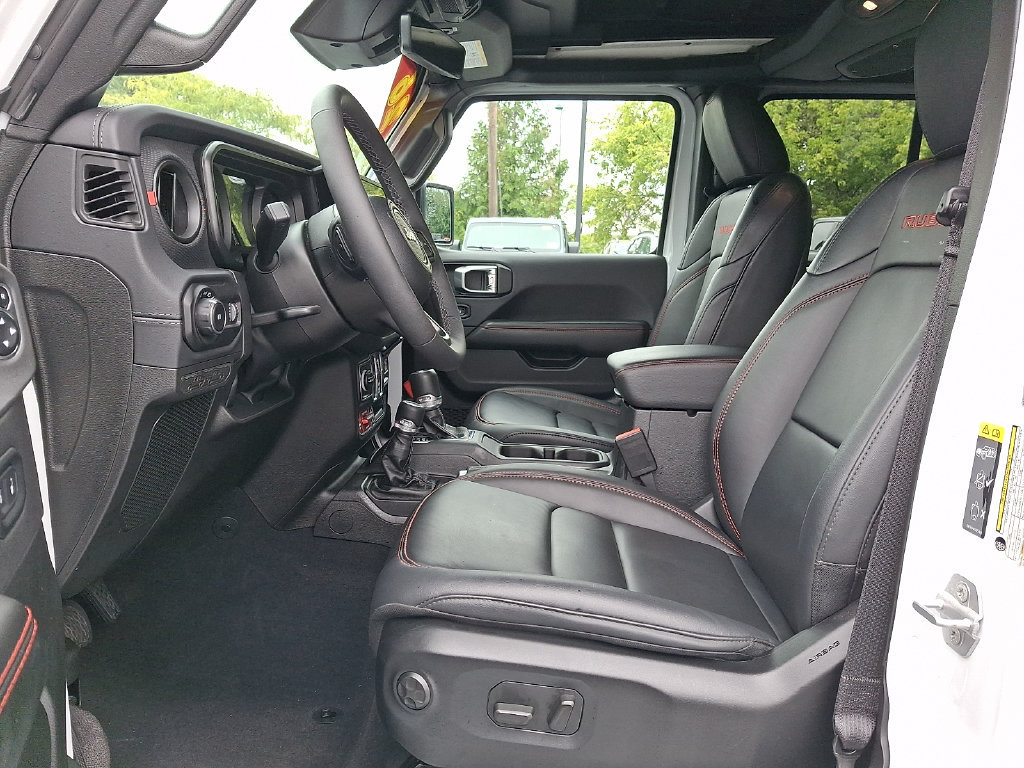 Certified 2026 Jeep Wrangler Unlimited Rubicon AWD/4WD image 13