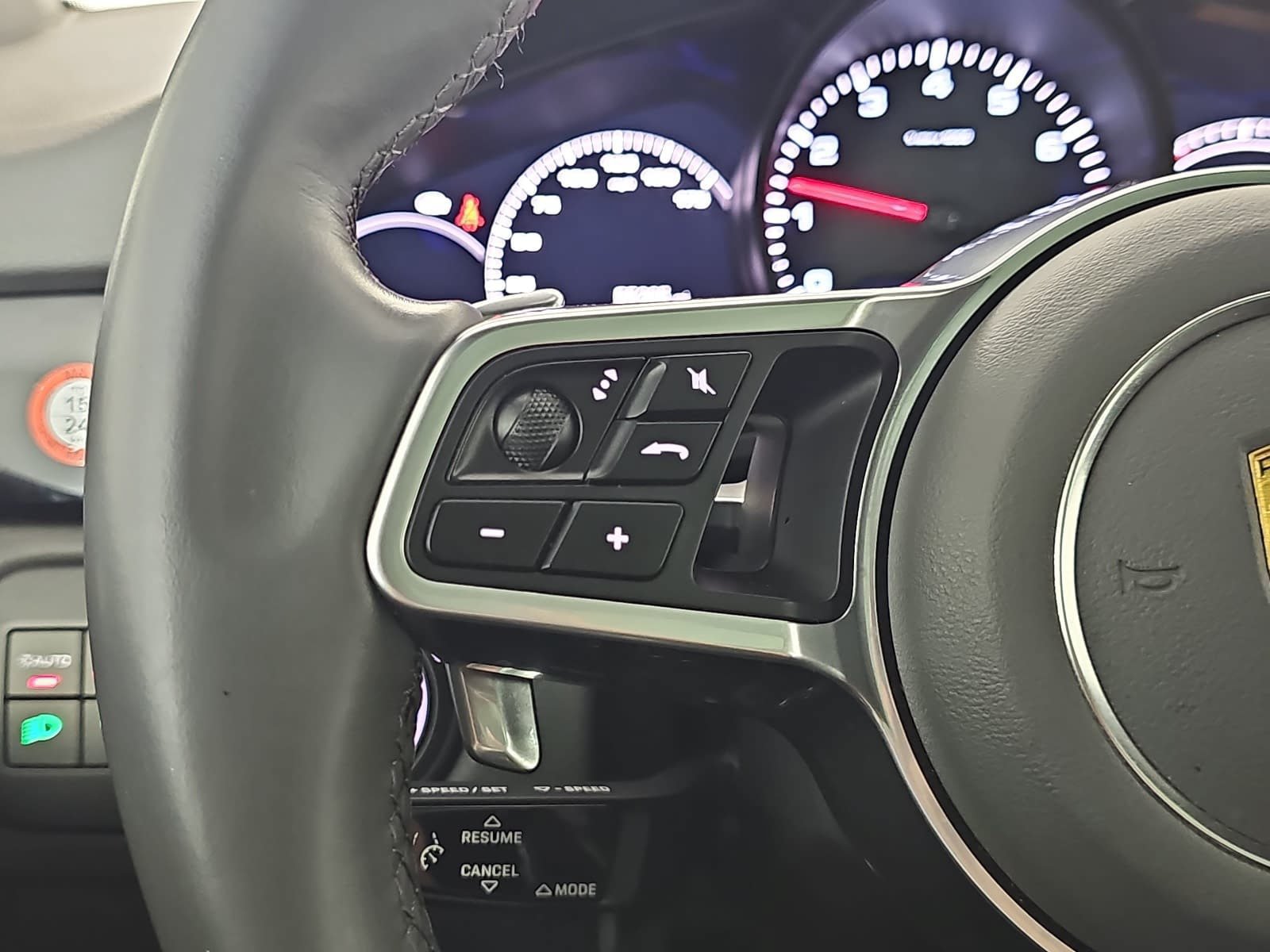 Used 2023 Porsche Cayenne Platinum Edition AWD/4WD image 17