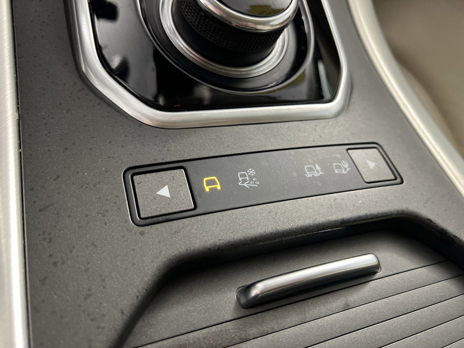 Used 2017 Land Rover Range Rover Evoque SE image 32