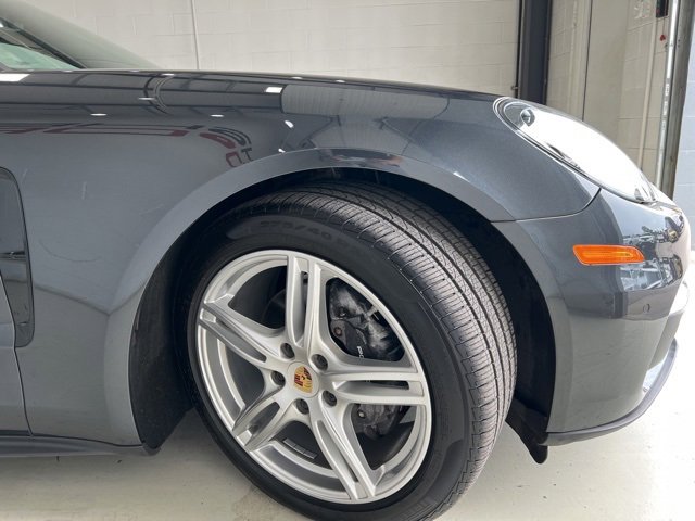 Used 2019 Porsche Panamera image 4