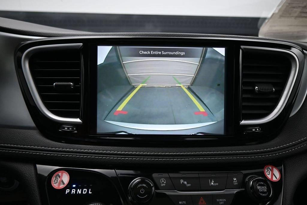 Used 2026 Chrysler Pacifica Limited FWD image 24