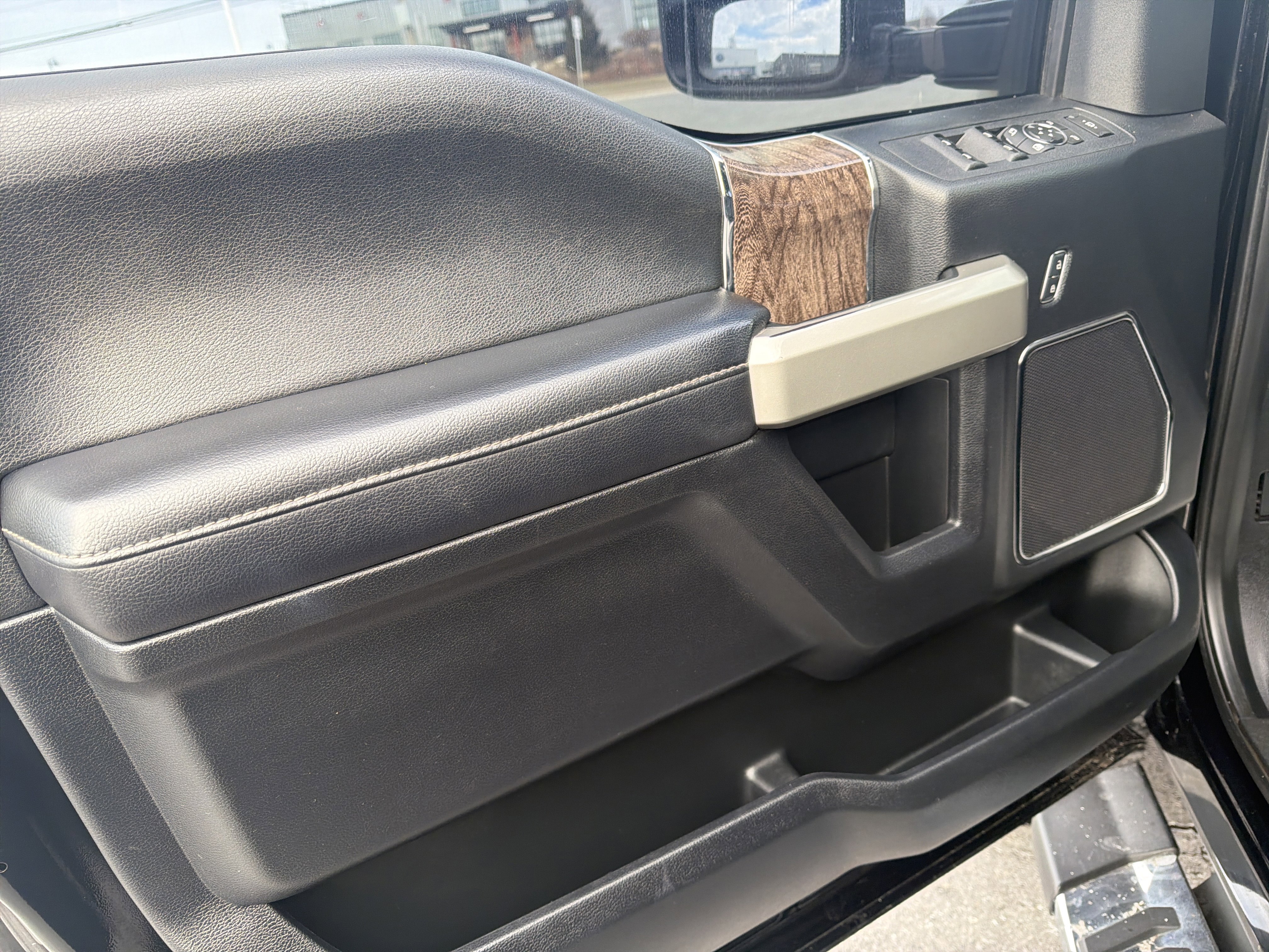 Used 2017 Ford F250 Lariat w/ Chrome Package image 16