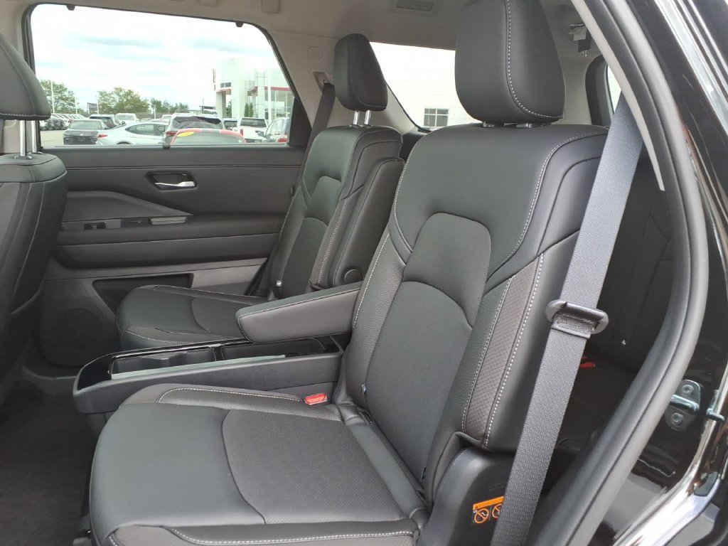 New 2026 Nissan Pathfinder SL w/ SL Premium Package AWD/4WD image 35