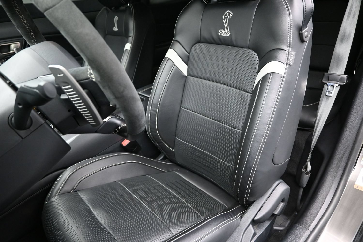 Used 2022 Ford Mustang Shelby GT500 w/ Technology Package RWD image 22