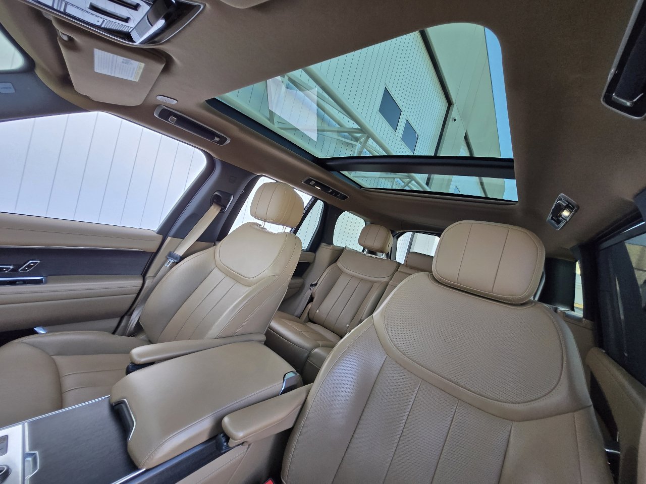 Used 2023 Land Rover Range Rover SE image 31