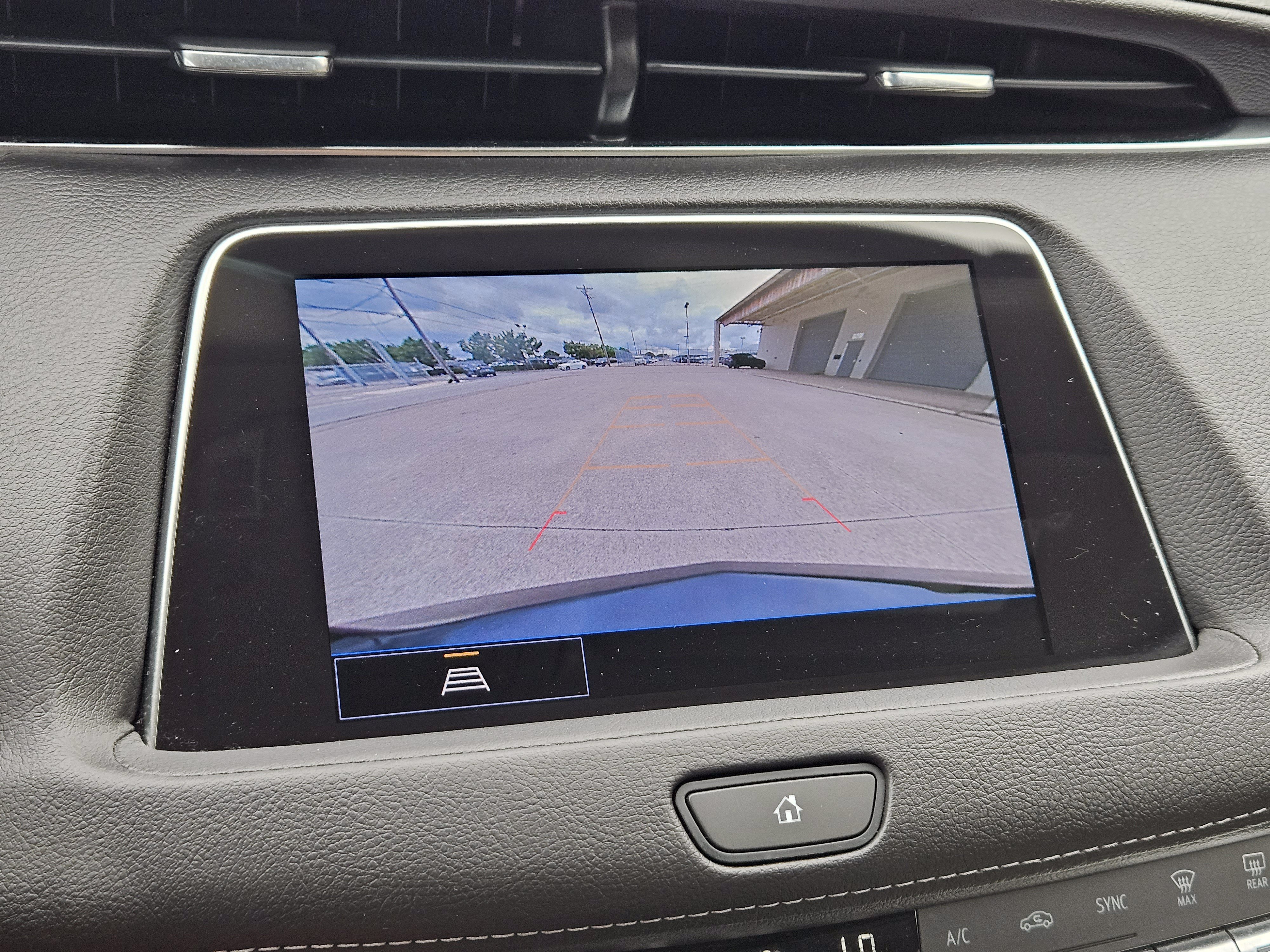 Used 2022 Cadillac XT4 Luxury w/ Cold Weather Package FWD image 16