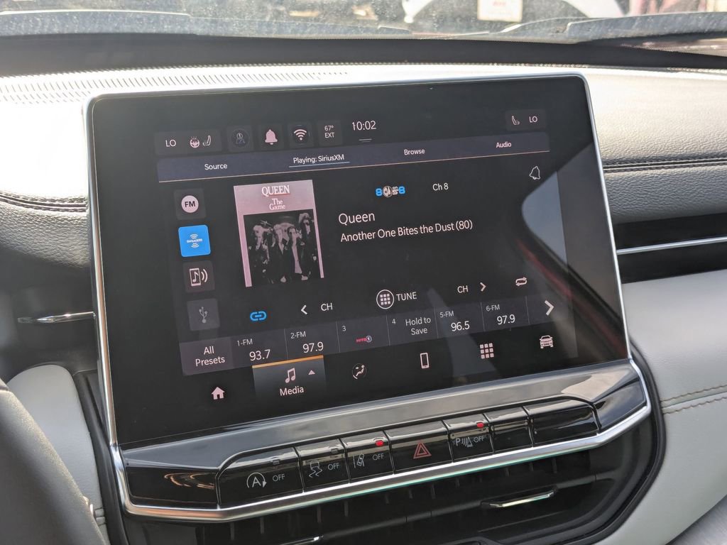 Used 2025 Jeep Compass Limited image 20