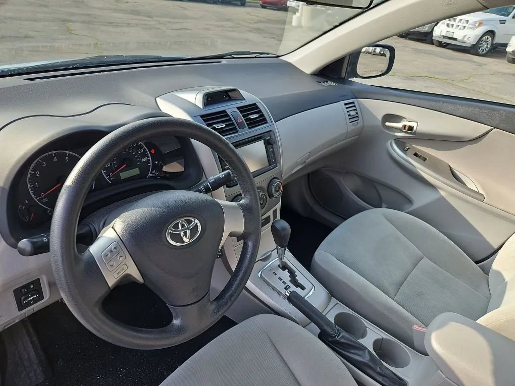 Used 2013 Toyota Corolla LE FWD image 20