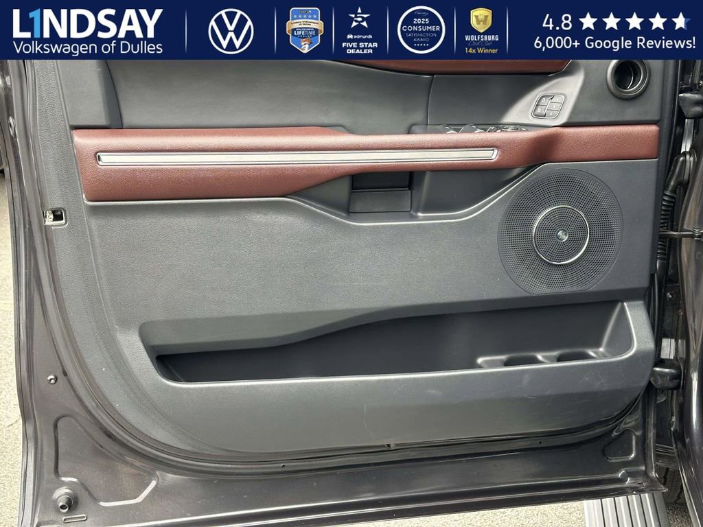 Used 2022 Ford Expedition Limited image 8