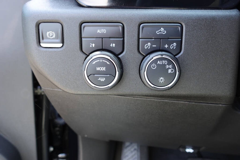 Used 2024 Chevrolet Silverado 1500 LT AWD/4WD image 56