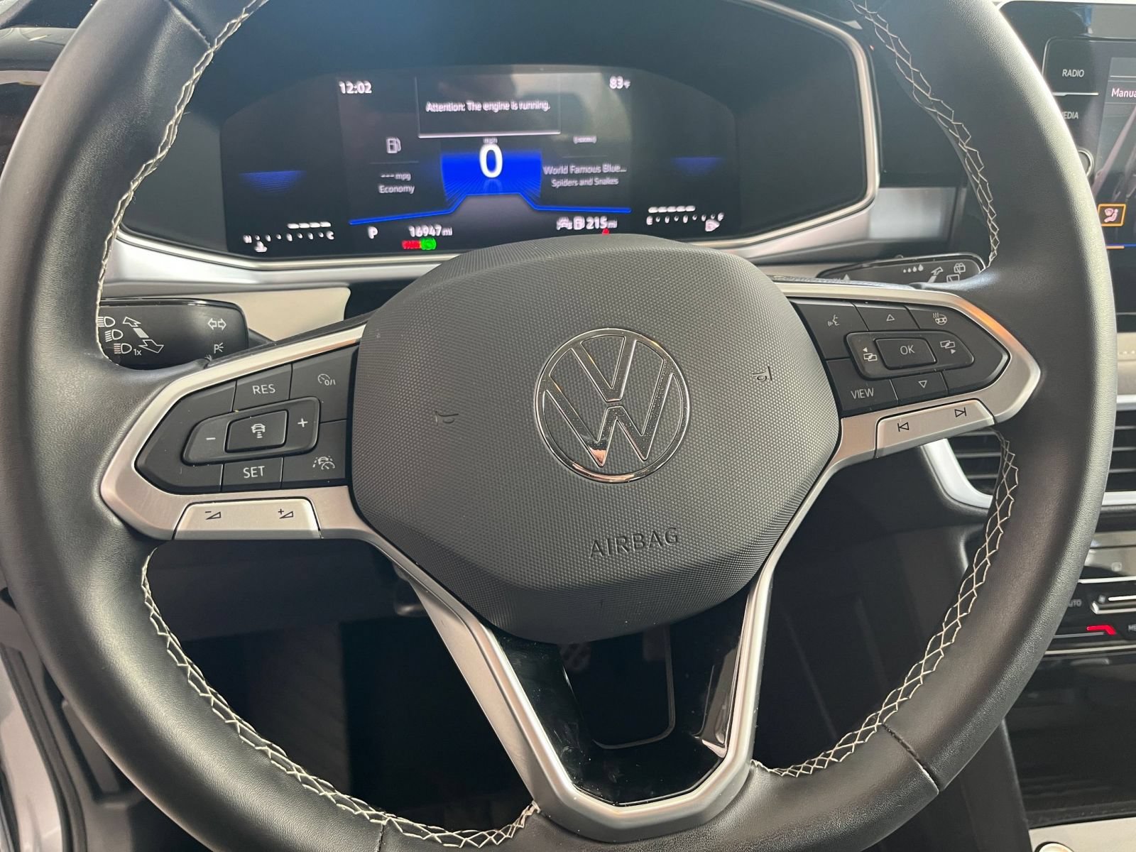 Used 2025 Volkswagen Taos SE FWD image 28