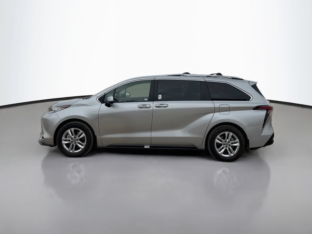 Used 2025 Toyota Sienna Limited AWD/4WD image 4