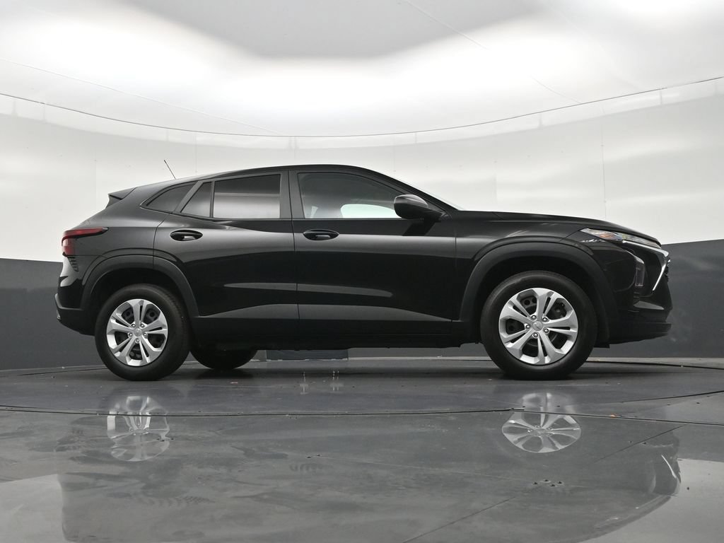 Used 2024 Chevrolet Trax LS FWD image 28