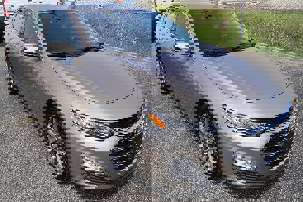 Used 2024 Chevrolet Malibu LT image 2