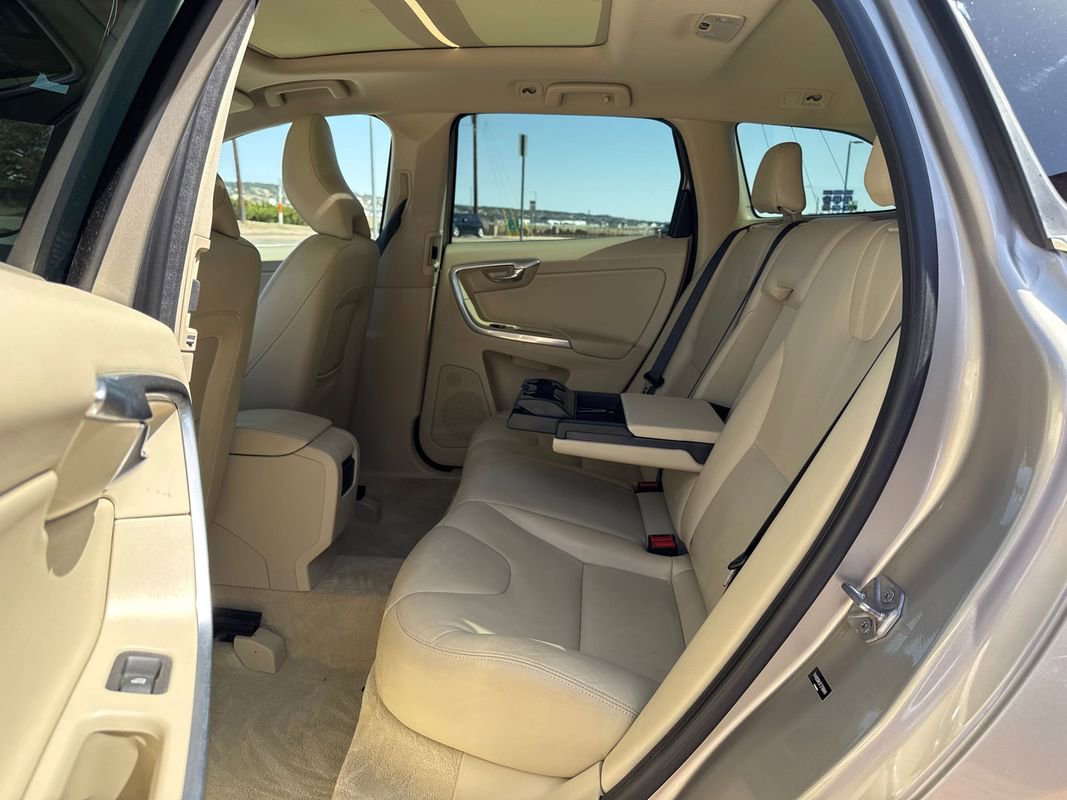 Used 2015 Volvo XC60 T6 w/ Proximity Package image 14