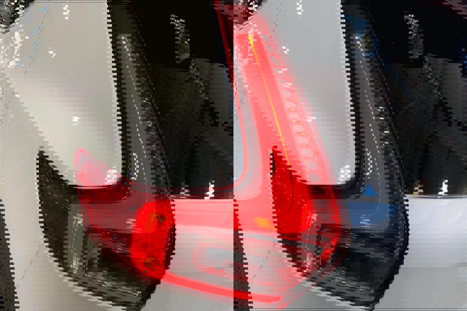 New 2025 Volvo XC40 B5 Ultra w/ Protection Package Premier image 5