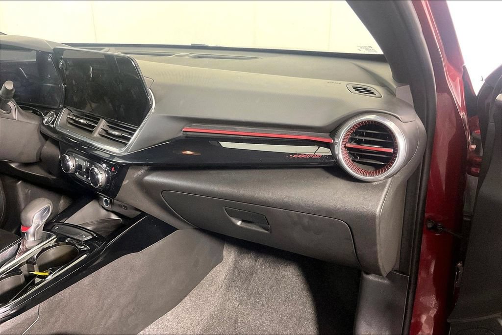 Used 2025 Chevrolet Trax RS w/ Sunroof Package FWD image 18