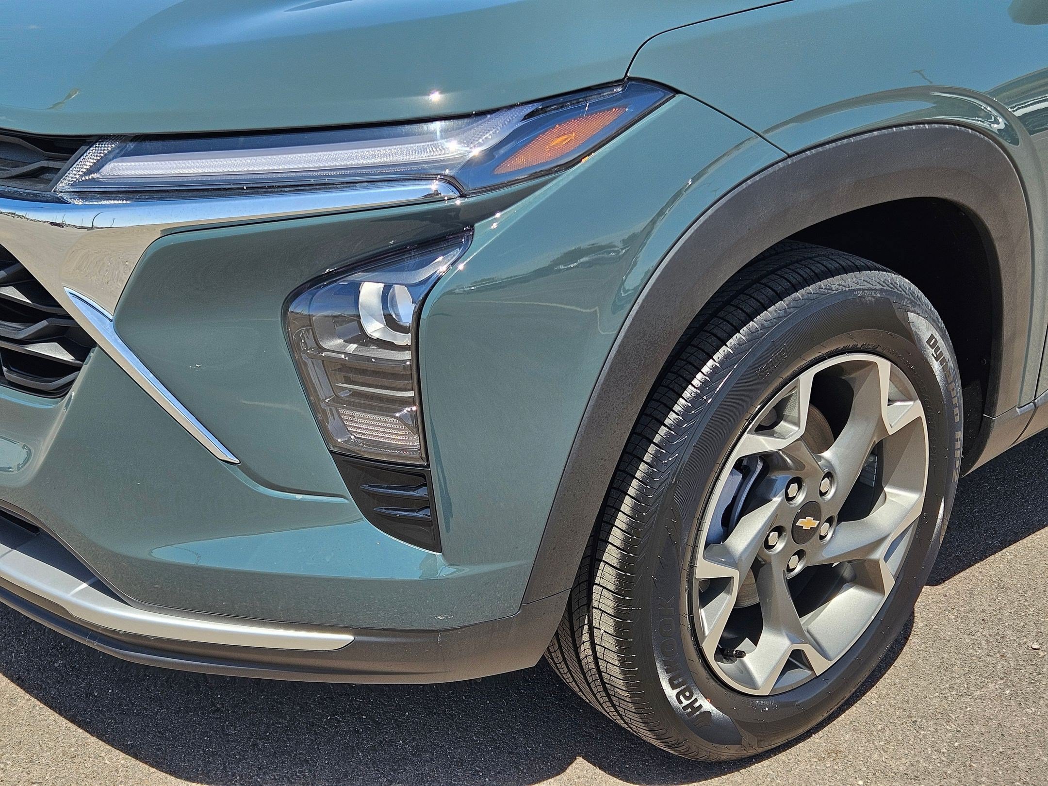 New 2026 Chevrolet Trax LT w/ LT Convenience Package FWD image 16