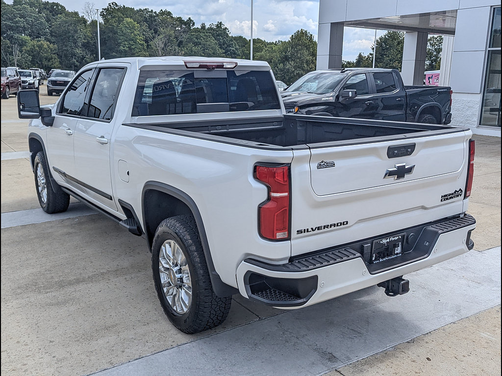 Used 2024 Chevrolet Silverado 2500 High Country w/ High Country Premium Package AWD/4WD image 9