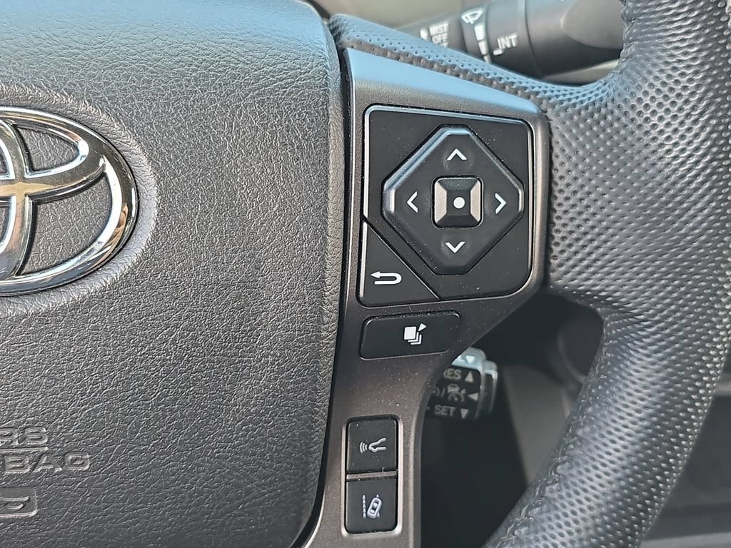 Used 2022 Toyota Tacoma TRD Off-Road w/ Technology Package AWD/4WD image 21