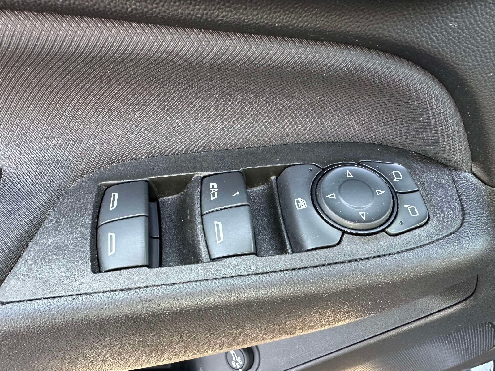 Used 2023 Chevrolet Equinox RS FWD image 16