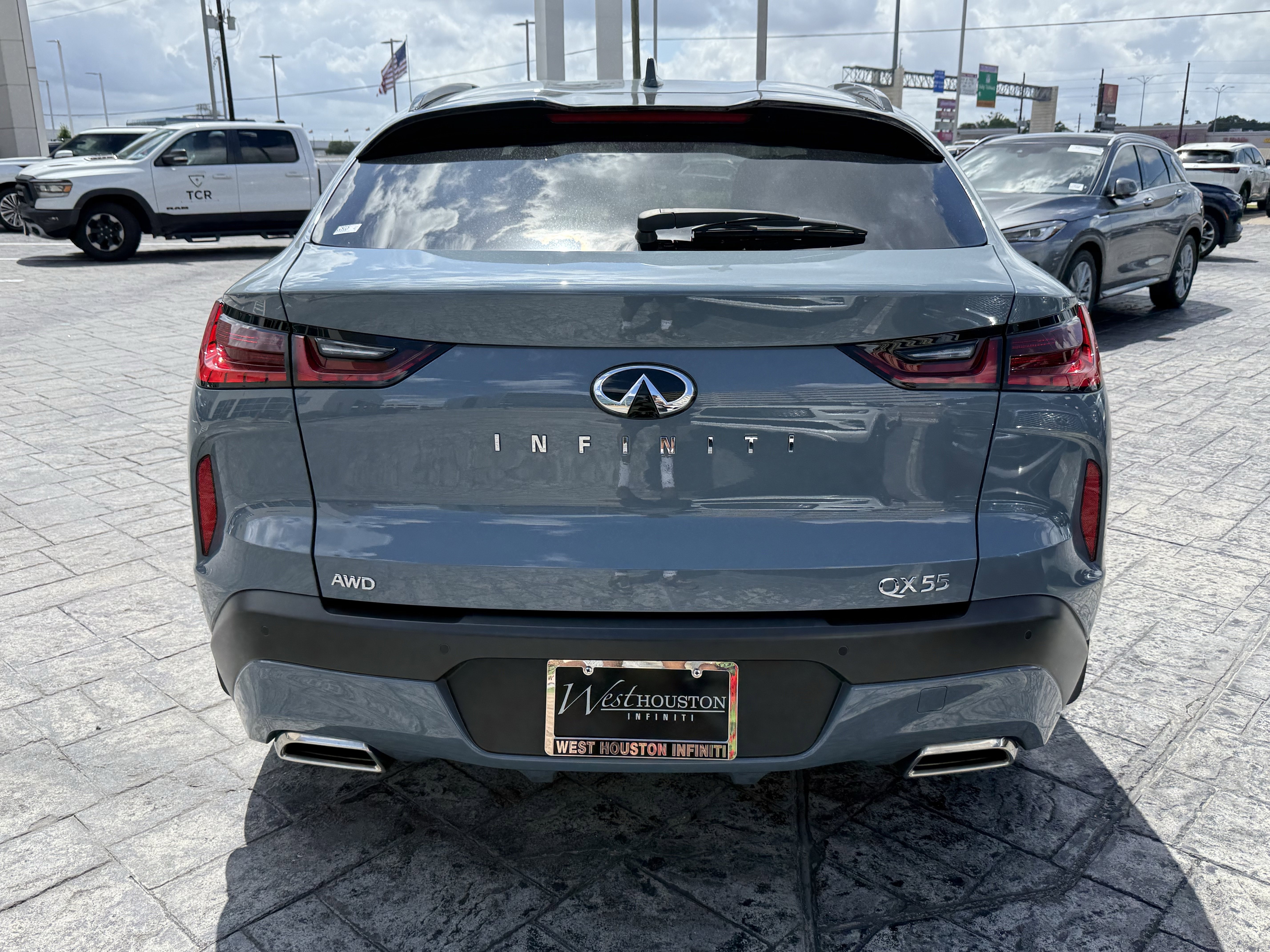Certified 2025 INFINITI QX55 Luxe w/ Cargo Package AWD/4WD image 6
