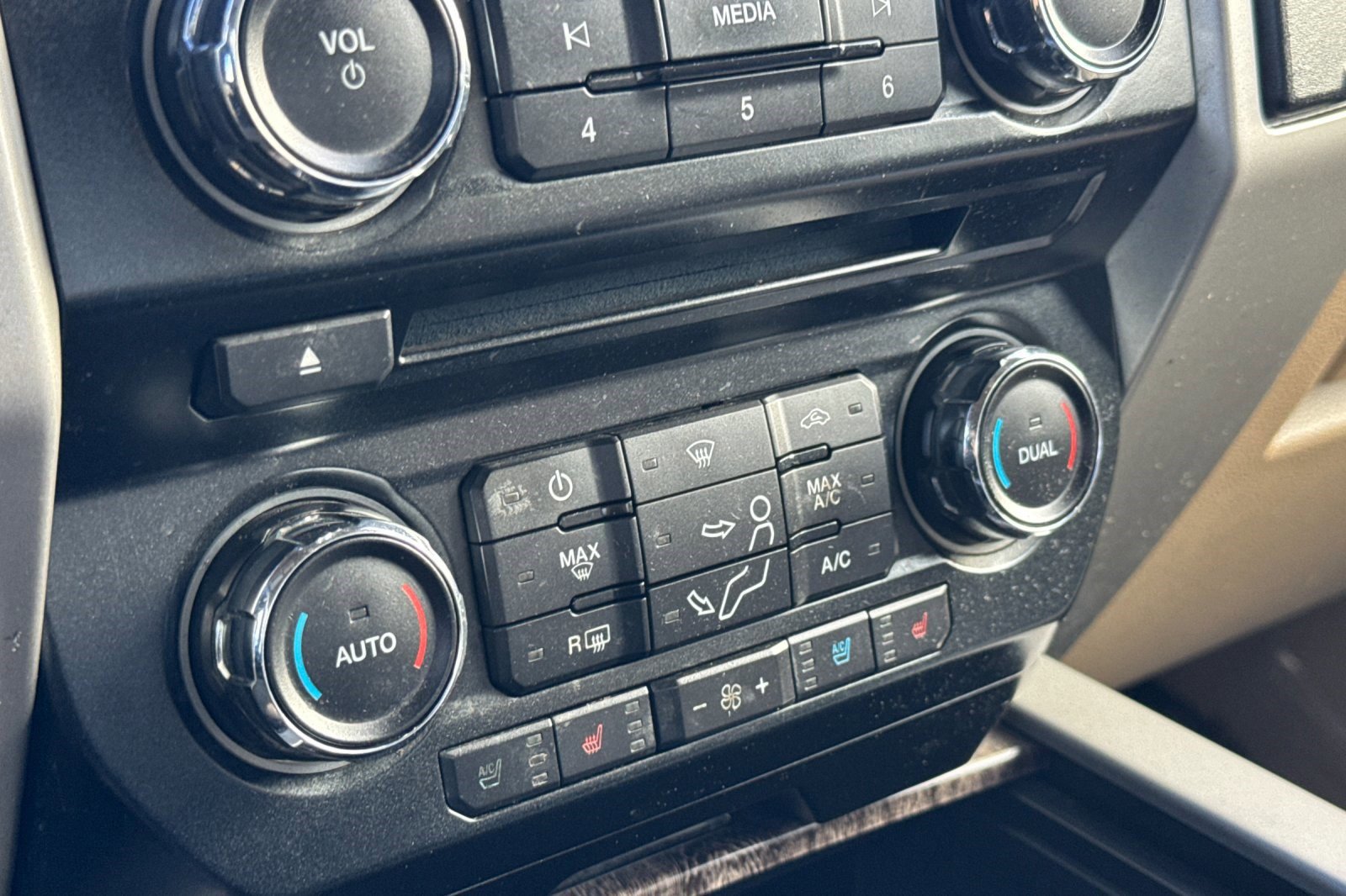 Used 2017 Ford F250 Lariat w/ Chrome Package image 15