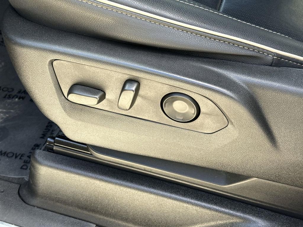 Used 2024 Chevrolet Suburban Premier image 34