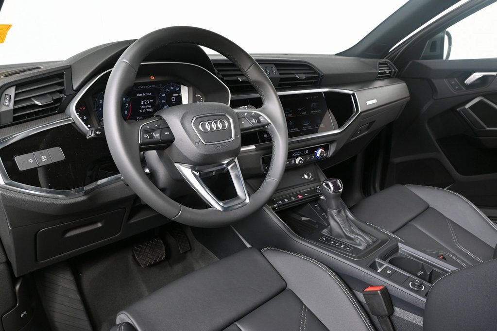 New 2025 Audi Q3 2.0T Premium image 4