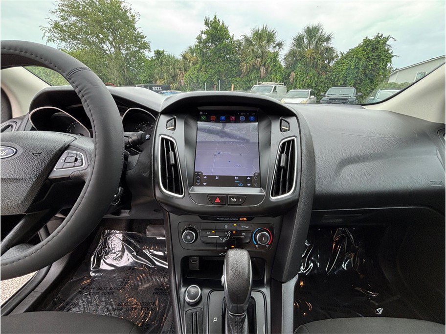 Used 2017 Ford Focus SE FWD image 11