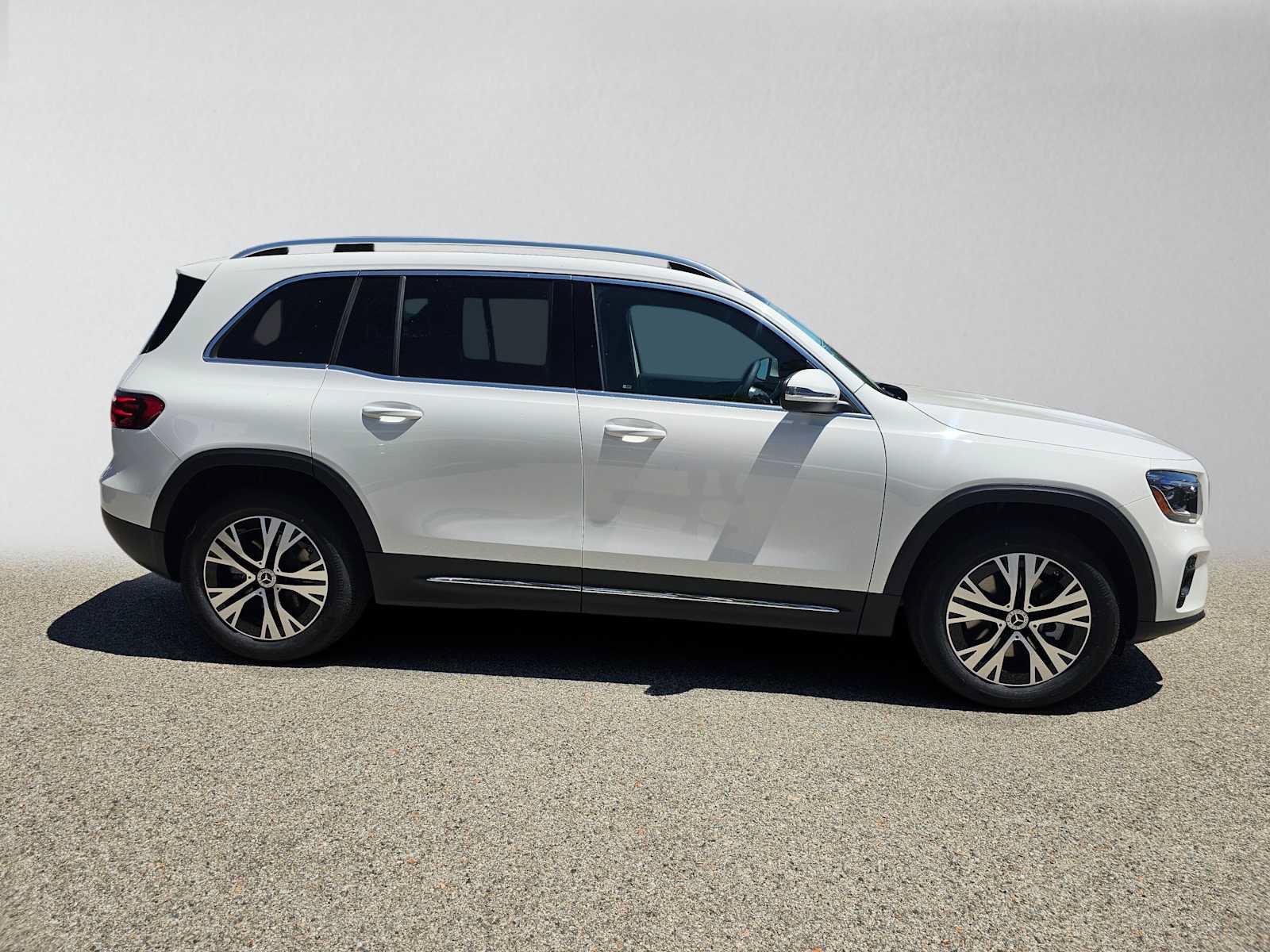 New 2026 Mercedes-Benz GLB 250 image 2