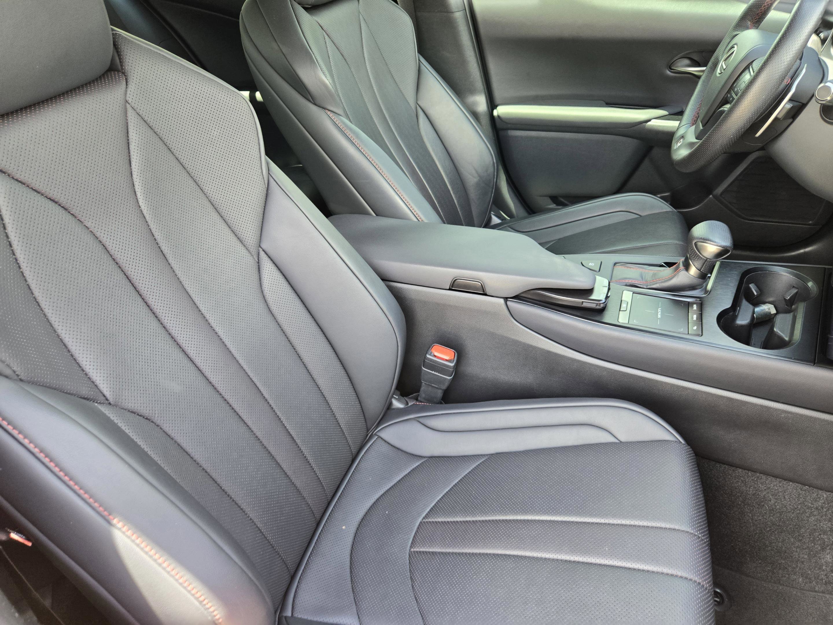 Used 2019 Lexus UX 200 F Sport w/ F Sport Premium Package FWD image 10