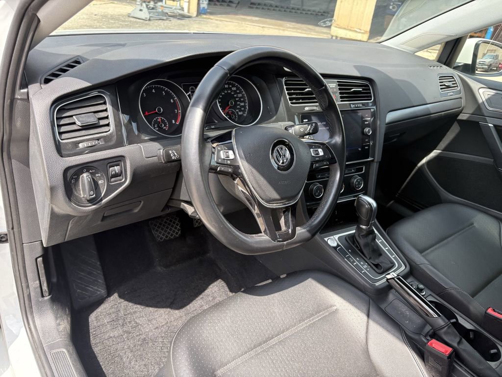 Used 2019 Volkswagen Golf SE image 14