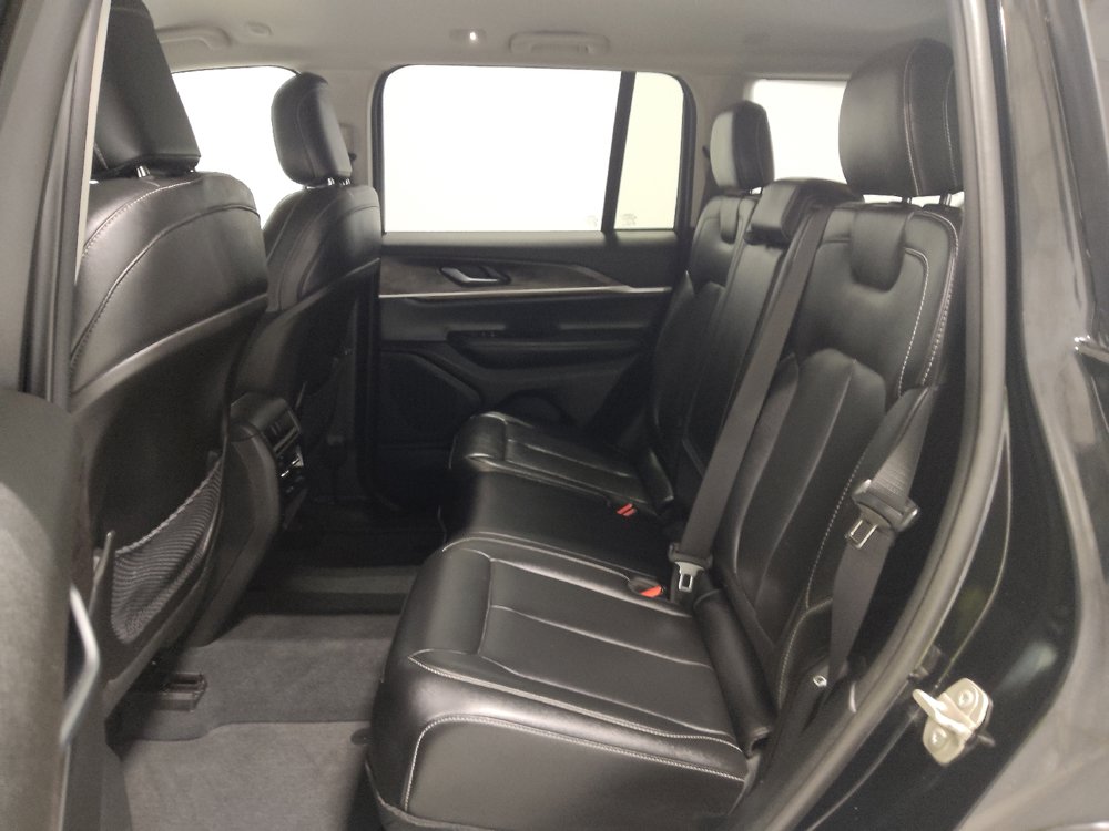 Used 2023 Jeep Grand Cherokee Limited AWD/4WD image 18