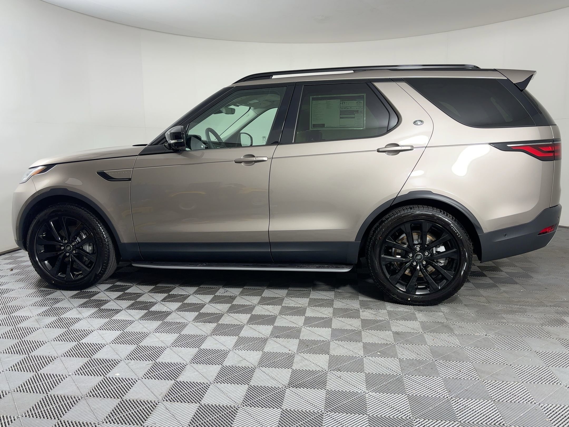 New 2026 Land Rover Discovery S AWD/4WD image 2