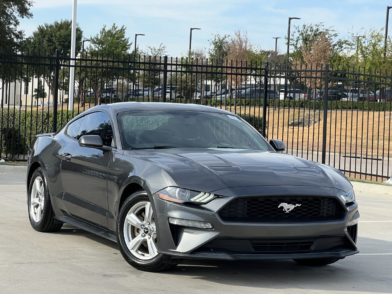 Used 2018 Ford Mustang Coupe RWD image 2