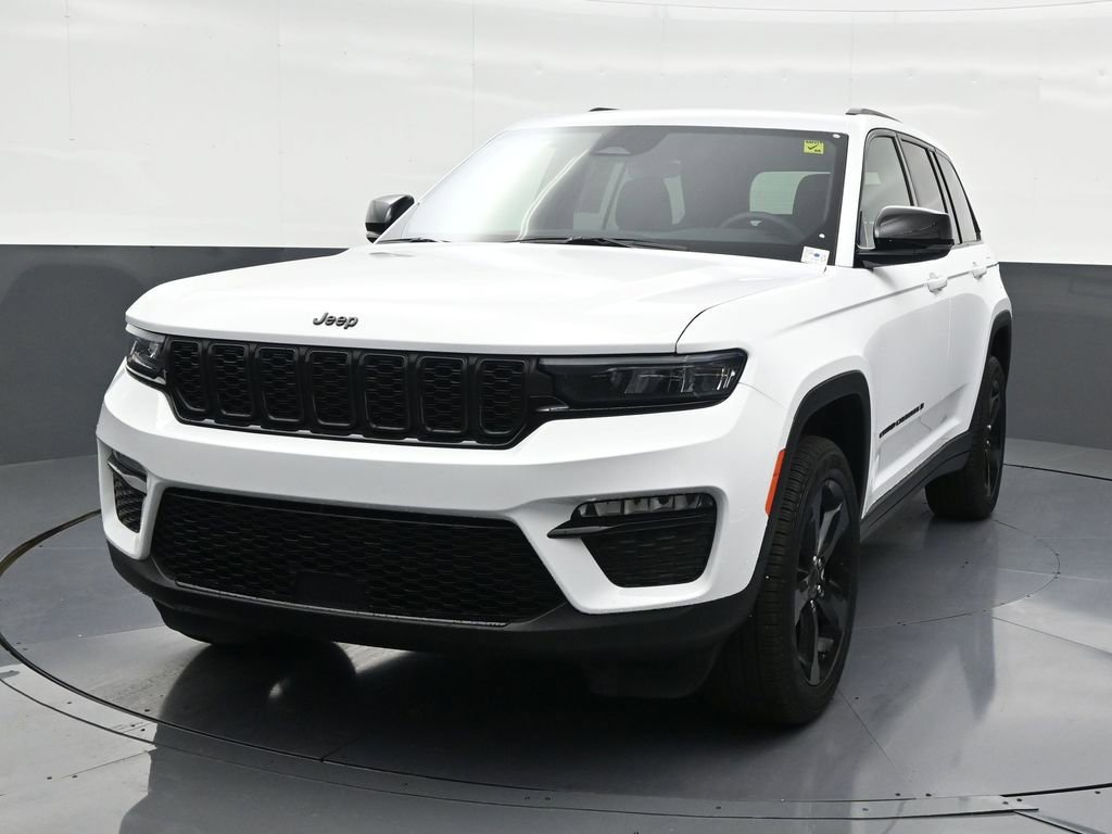 Used 2025 Jeep Grand Cherokee Limited w/ Black Appearance Package image 8