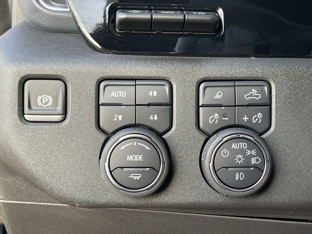 Used 2024 Chevrolet Silverado 1500 High Country w/ High Country Premium Package image 18