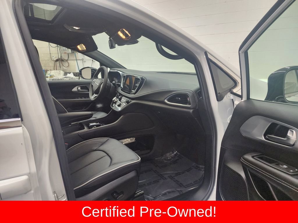 Used 2026 Chrysler Pacifica Limited image 36