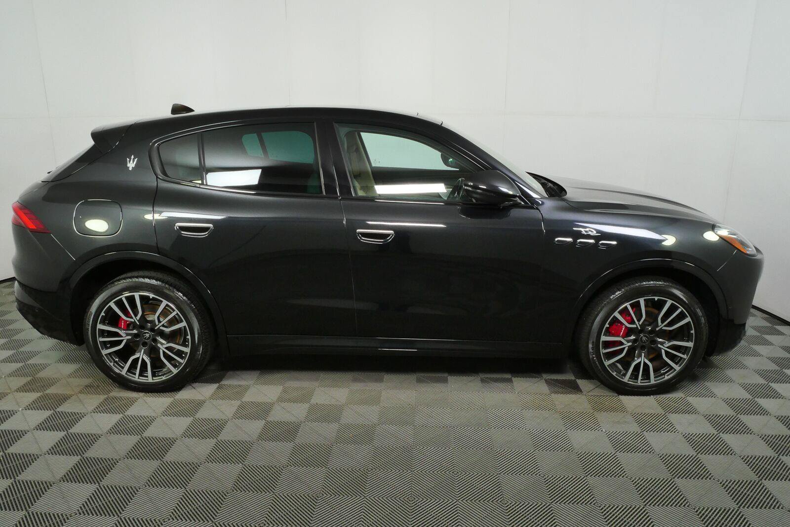 Used 2023 Maserati Grecale GT AWD/4WD image 26